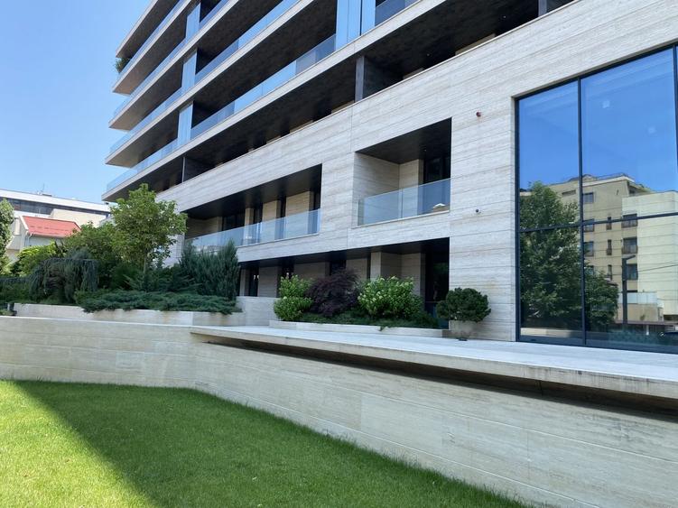 Apartament cu 4 camere decomandat în Floreasca