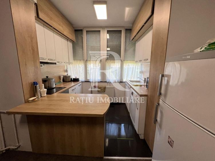 Apartament cu 4 camere decomandat, mobilat în Rogerius