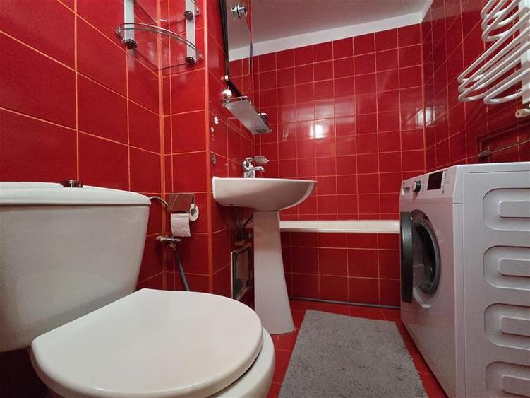 Garsoniera spatioasa de inchiriat str. De Mijloc - 13