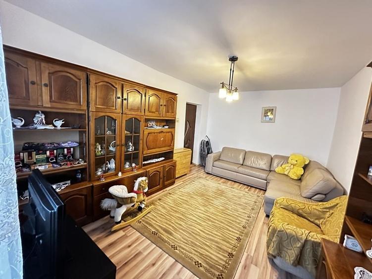 Apartament cu 4 camere decomandat în Central