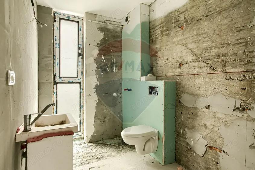 Apartament cu 3 camere semidecomandat în Subcetate