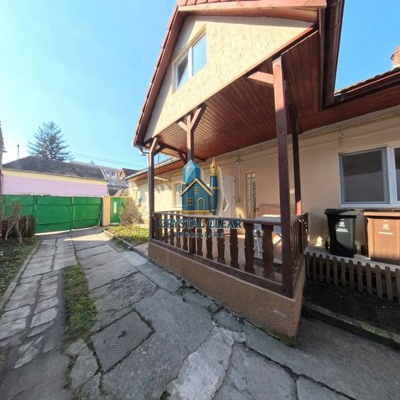 Casă individuală cu 6 camere cu Teren 385 Mp în Semicentral