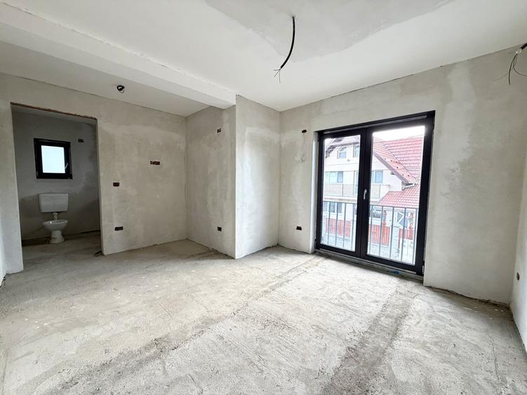 Duplex cu 4 camere cu Canalizare în Plopi