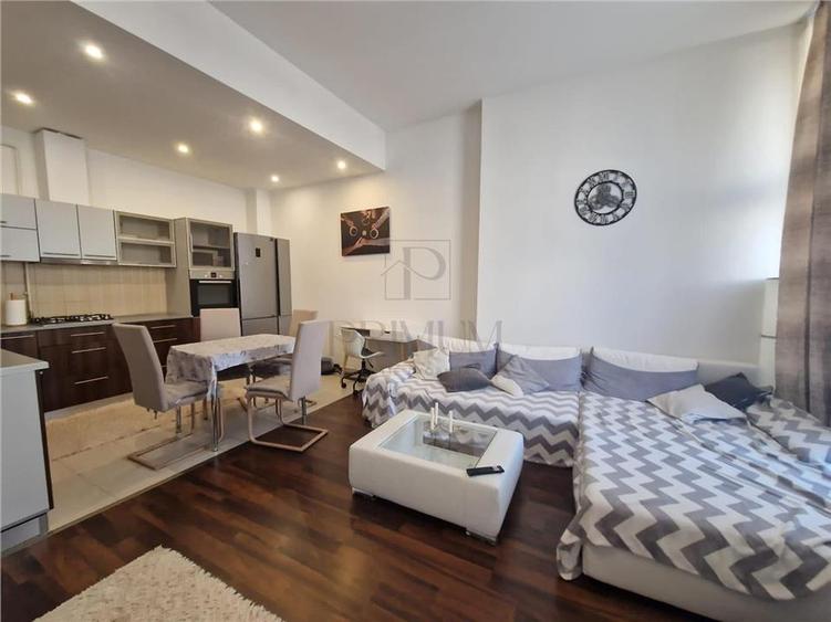 Apartament cu 2 camere semidecomandat, mobilat în Soarelui