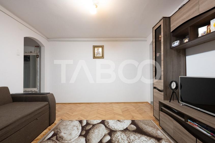 Apartament cu 2 camere semidecomandat, mobilat în Gheorgheni