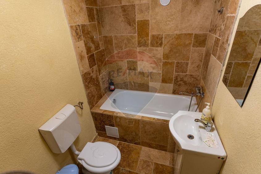 Casă individuală cu 3 camere cu Teren 2497 Mp în Central