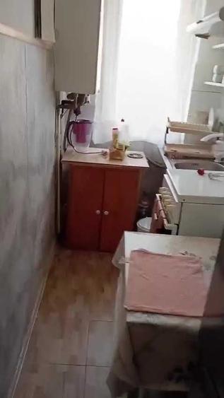 Apartament cu 3 camere nedecomandat în Coman