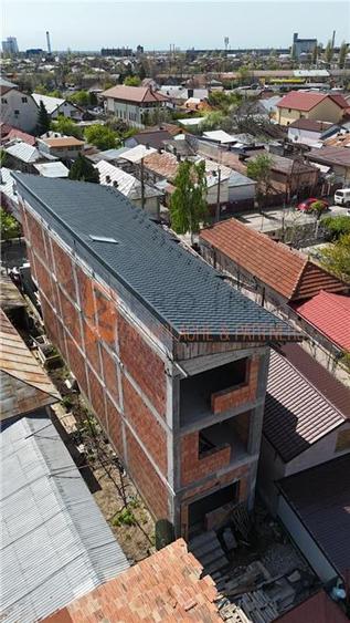 Casă individuală cu 9 camere cu Teren 203 Mp în 1 Decembrie