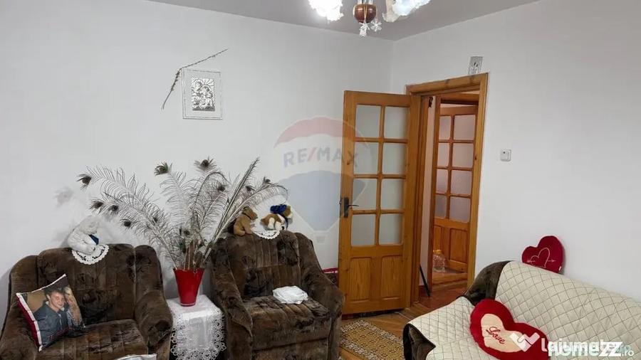 Apartament cu 3 camere decomandat în Sud