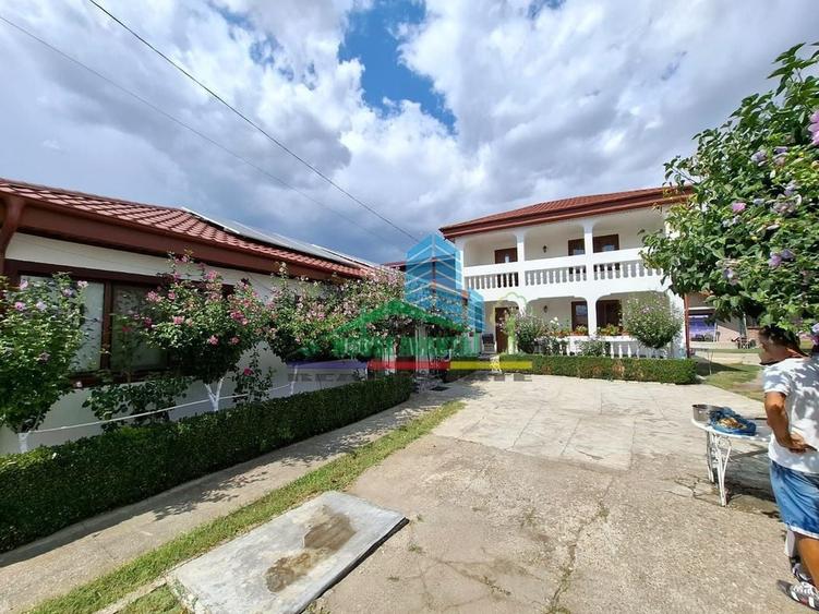Casă cu 5 camere cu Teren 2428 Mp în Central