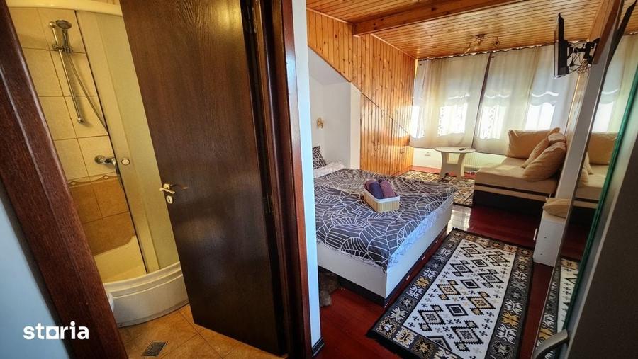 Casă cu 5 camere cu Teren 100 Mp în Central