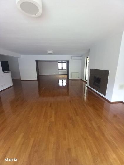 Casă cu 7 camere cu Teren 750 Mp în Cișmigiu