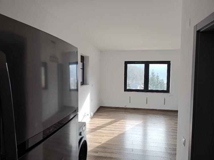 Casă cu 3 camere în Corunca
