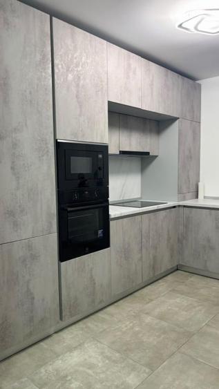 Apartament cu 3 camere decomandat, mobilat în Tractorul