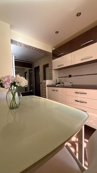 Apartament cu 2 camere decomandat în Școlilor