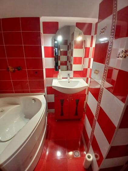 Apartament cu 2 camere decomandat în Trocadero