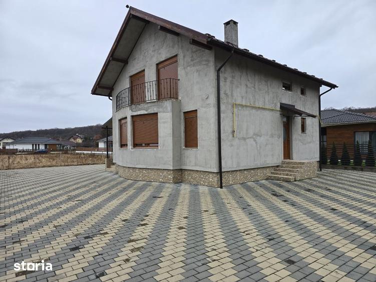 Casă cu 4 camere cu Teren 500 Mp în Unirea