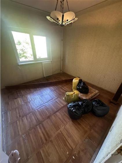Apartament cu 3 camere semidecomandat în Aradului