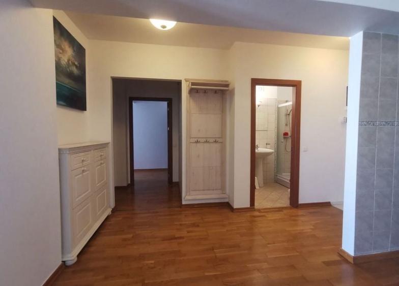 Apartament cu 3 camere decomandat, mobilat în Calea Călărașilor
