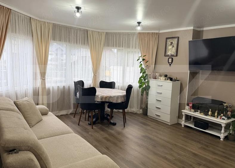 Casă individuală cu 6 camere cu Canalizare în Frasin