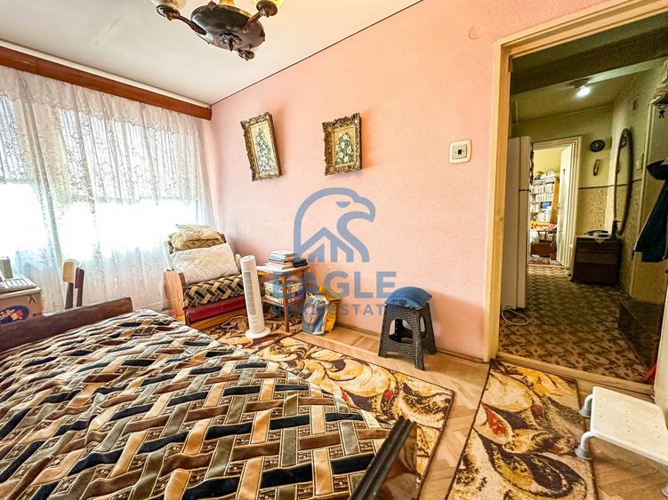 Apartament cu 3 camere semidecomandat în Central