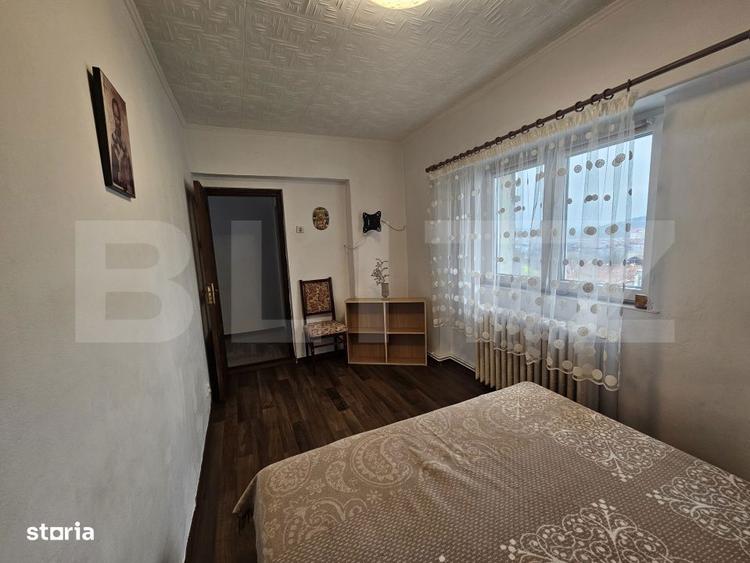 Apartament cu 3 camere decomandat, mobilat în Nicolina