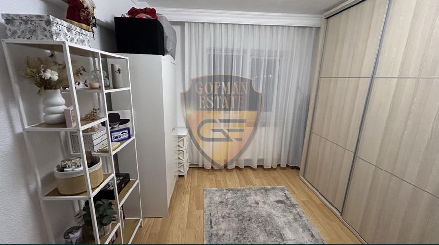 Apartament cu 4 camere decomandat, mobilat în Dacia