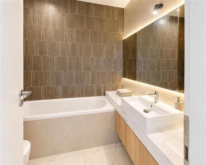 Apartament cu 2 camere decomandat în Tractorul