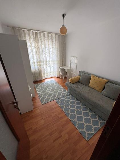 Apartament cu 3 camere decomandat în Exterior Vest