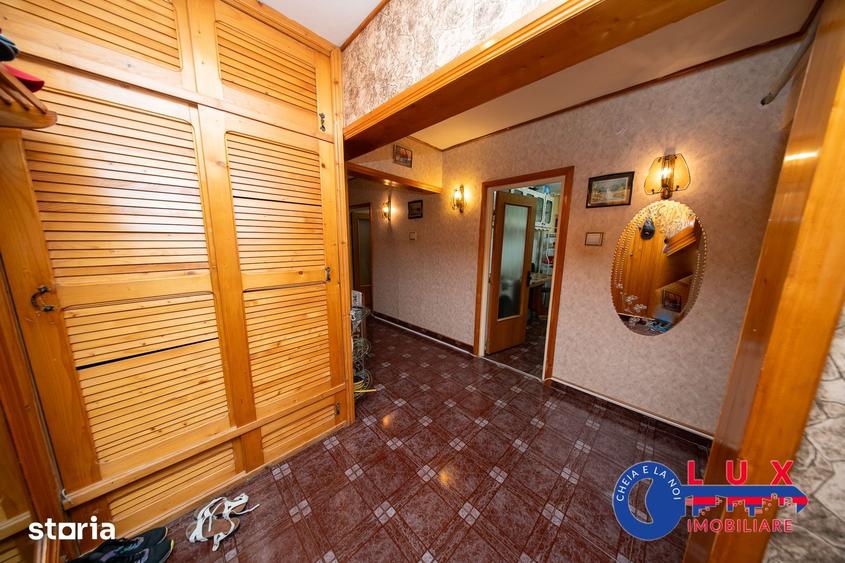 Apartament cu 3 camere decomandat în Babadag