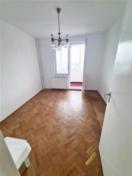 Apartament cu 3 camere circular în Astra