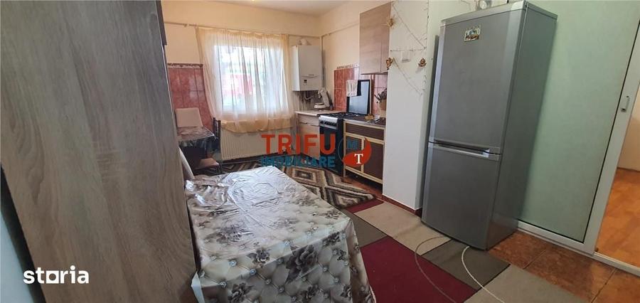Apartament cu 3 camere decomandat, mobilat în Tolstoi