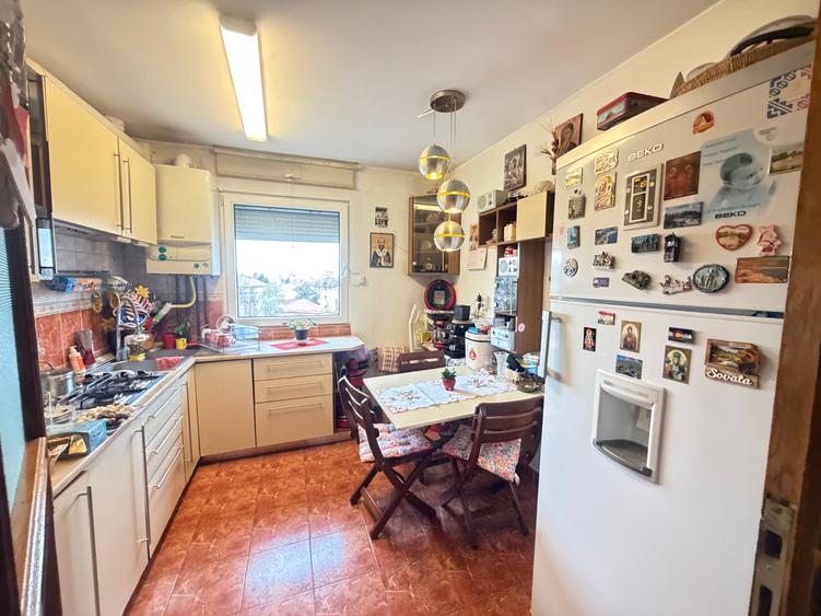 Apartament cu 3 camere decomandat, mobilat în Circumvalațiunii