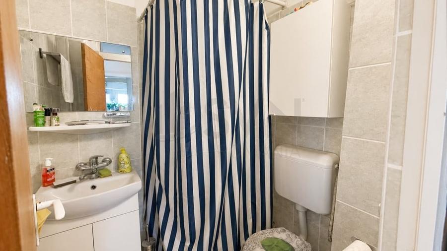 Apartament cu 4 camere decomandat în Lacul Tei