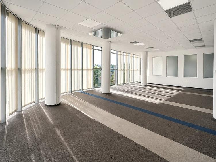 Spațiu comercial, de 300 mp, în Central