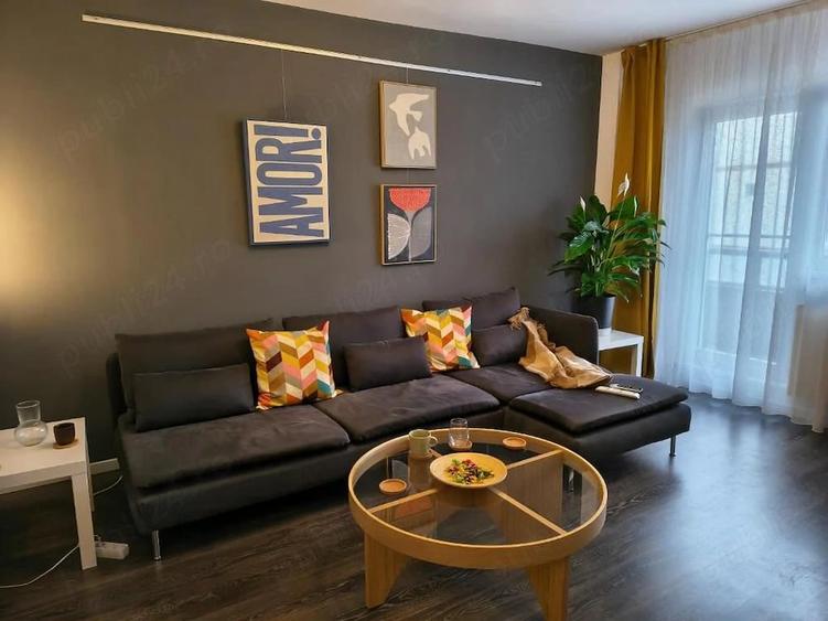 Apartament cu 3 camere decomandat în P-ța Maria