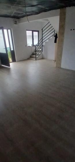 Casă cu Teren 200 Mp în Lumina