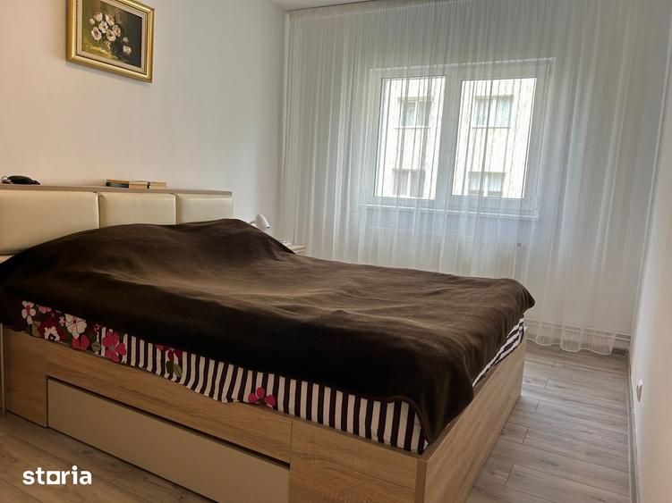 Apartament cu 3 camere decomandat în Hărmanului