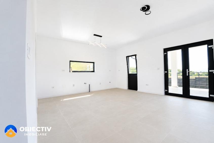 Casă individuală cu 4 camere cu Teren 500 Mp în Est