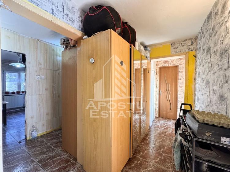 Apartament cu 4 camere decomandat, mobilat în Steaua