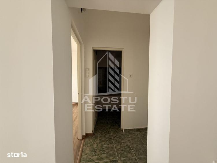 Apartament cu 3 camere semidecomandat în Tipografilor