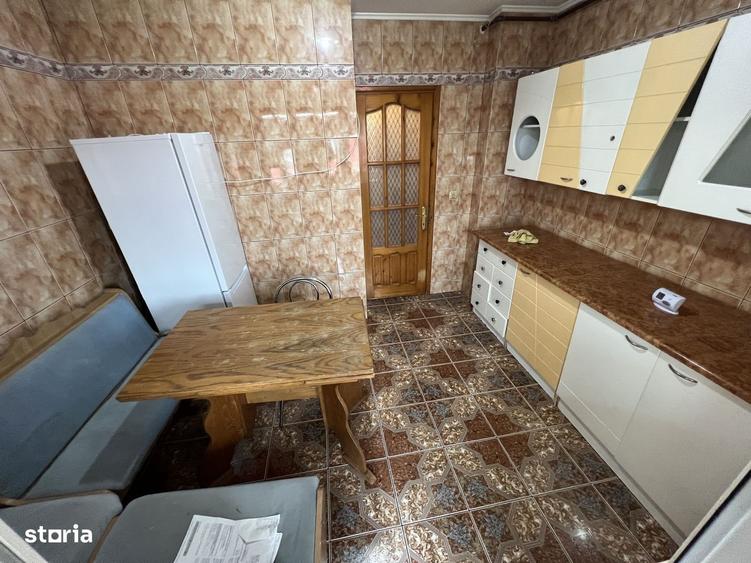 Apartament cu 3 camere decomandat, mobilat în Casa de Cultură