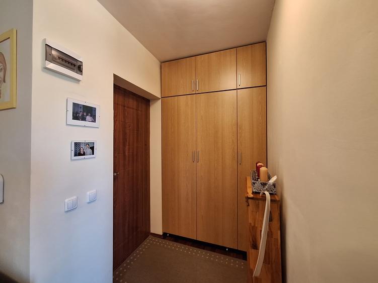 Apartament cu 2 camere semidecomandat, mobilat în Florești