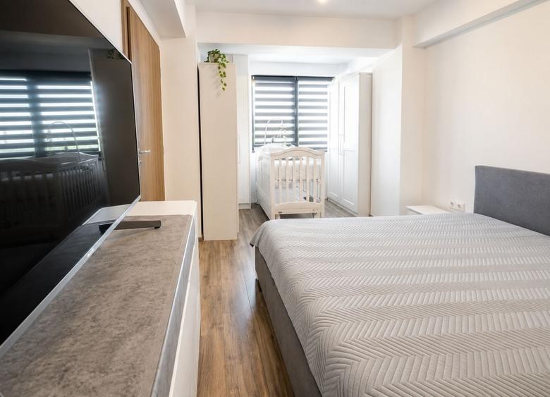 Apartament cu 3 camere decomandat în Girocului