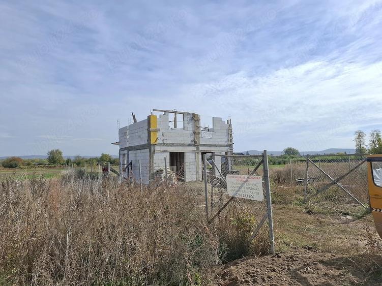 Casă cu 3 camere cu Teren 403 Mp în Roman