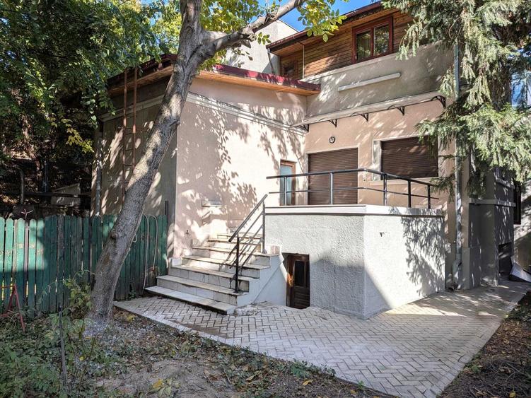 Apartament cu 4 camere decomandat în Aviatorilor