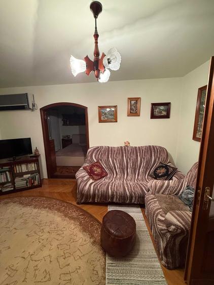 Apartament cu 4 camere semidecomandat, mobilat în Ultracentral