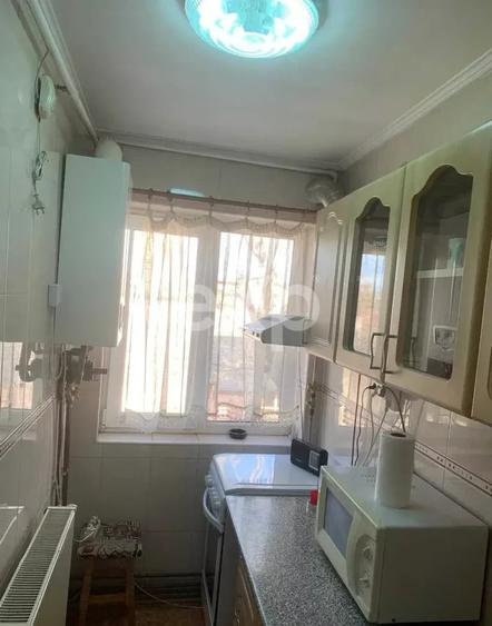 vanzare apartament 2 camere Targoviste - 1