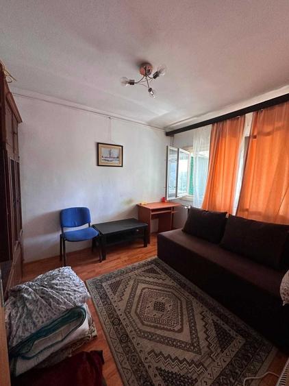 Apartament cu 4 camere decomandat în Tei