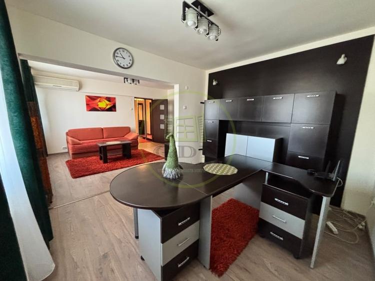 Apartament cu 4 camere decomandat, mobilat în Central